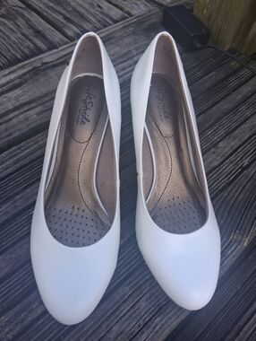 Life Stride White Rounded-Toe Comfort Flats